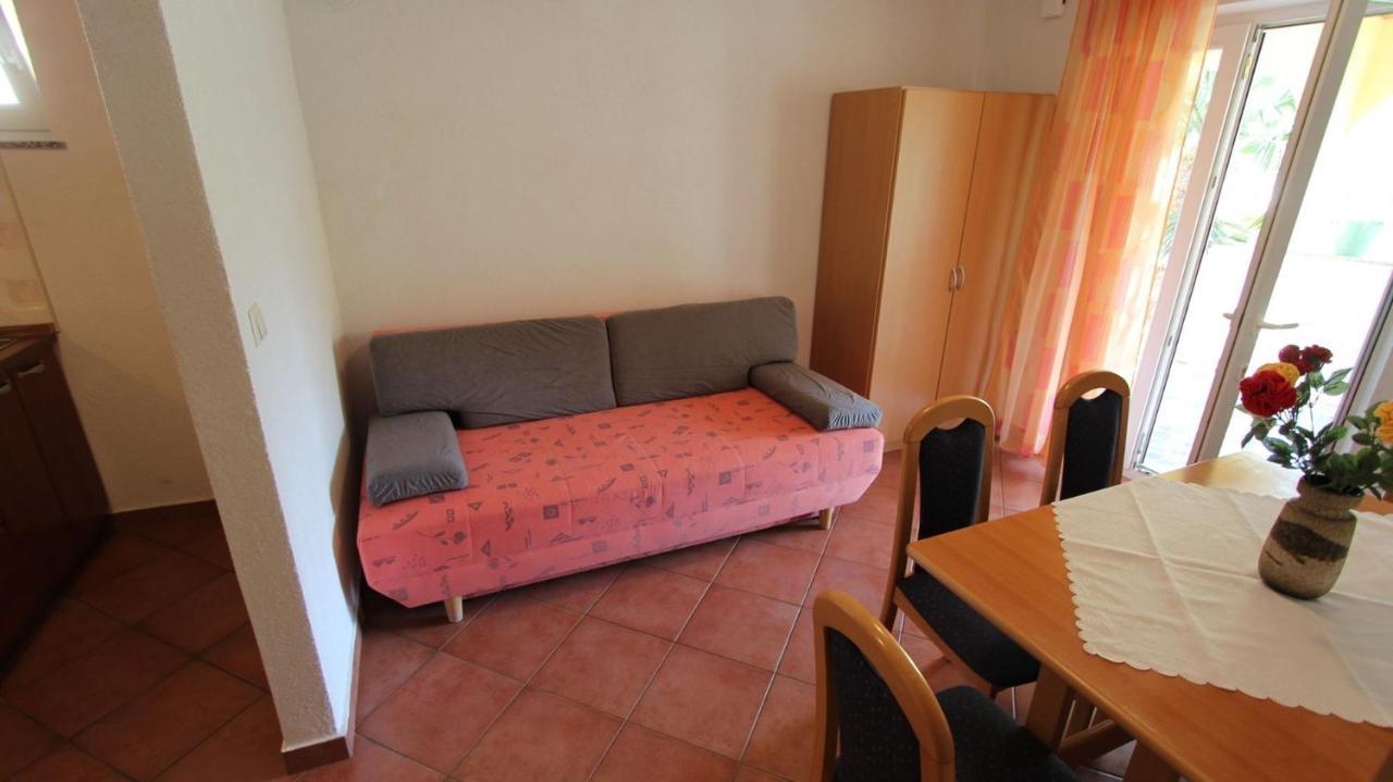 Apartments Serbecic Malinska Exterior photo