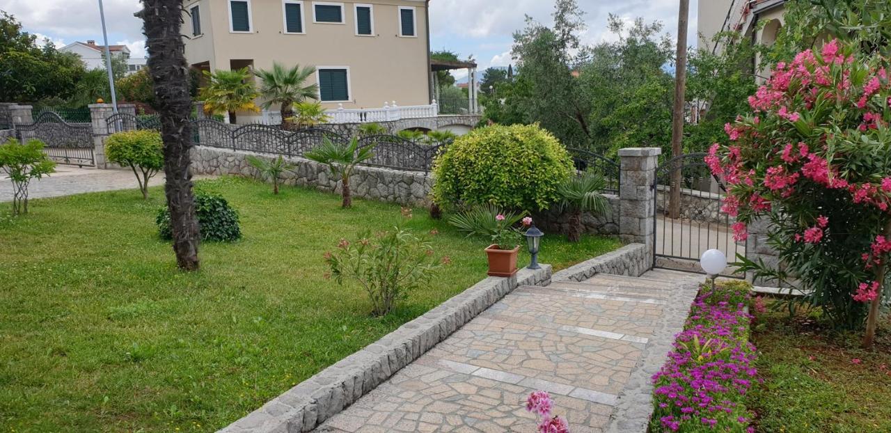 Apartments Serbecic Malinska Exterior photo