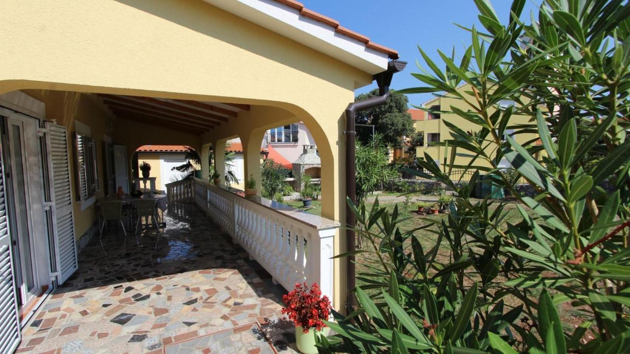 Apartments Serbecic Malinska Exterior photo